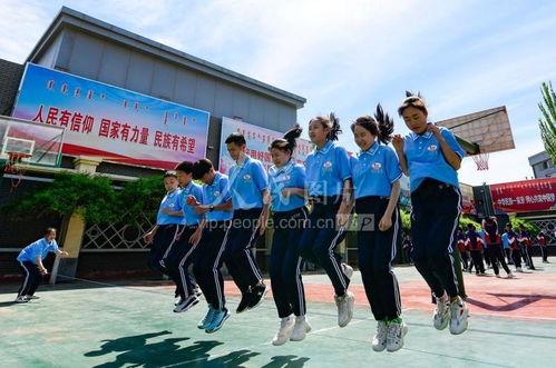 学校课间吃瓜,校园生活的小确幸