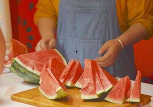 河南公园吃瓜,夏日吃瓜盛宴，畅享清凉时光